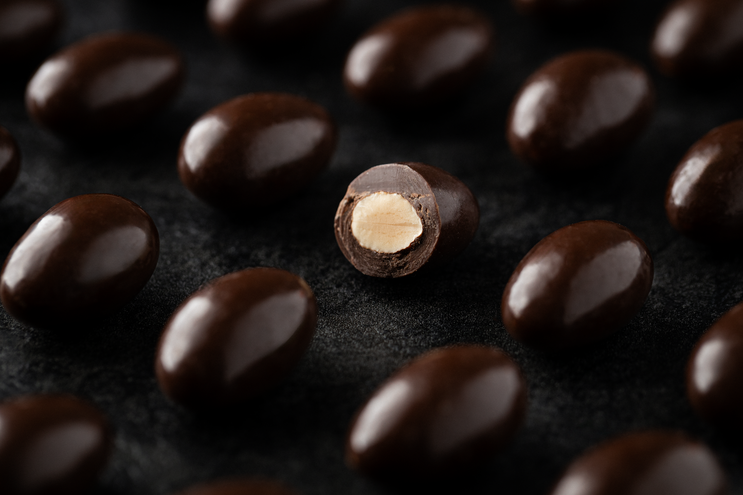 Mondz Amêndoas com Chocolate Essential Nutrition